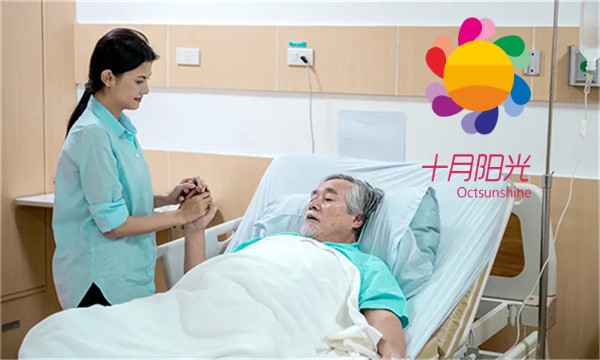 做养老护理员或护工，照顾老人或病人，需要学历吗，工资是多少？(图1)