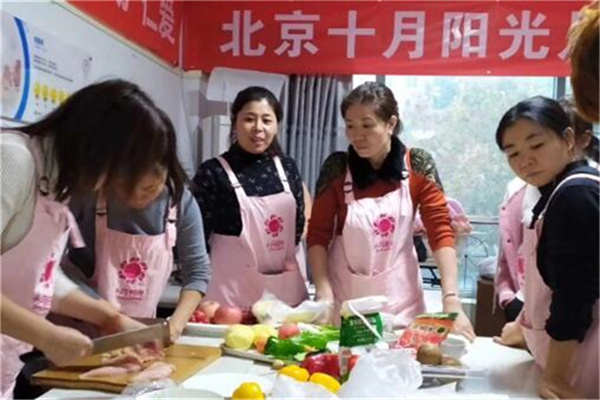 去十月阳光学月嫂靠谱吗？(图2)