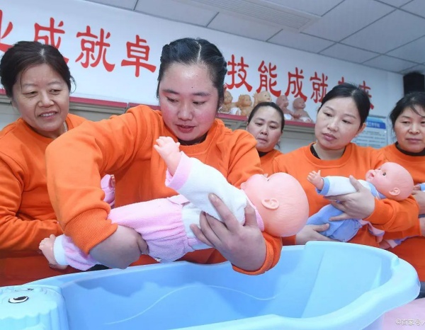 学习育儿嫂我们需要关注的哪些问题？(图1)