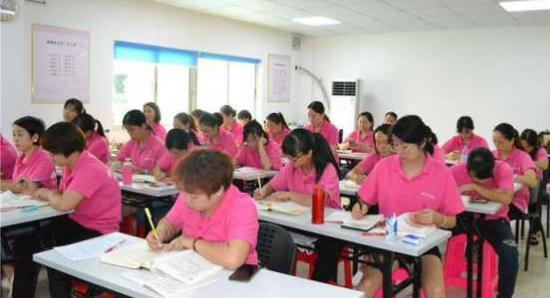 为什么总找不到靠谱的育婴师培训机构？答案在这里(图1)