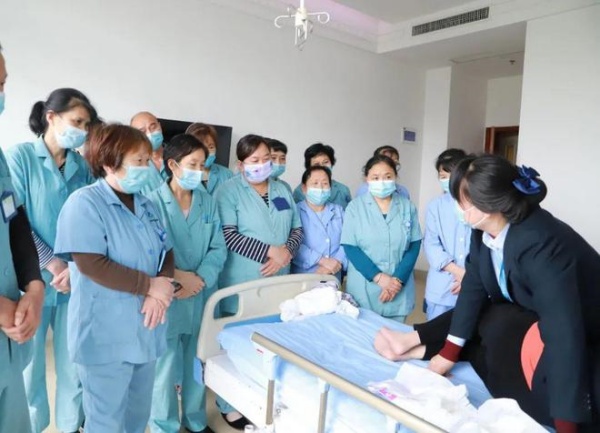 想学养老护理?北京零基础报名指南+培训费用参考(图2) 想学养老护理?北京零基础报名指南+培训费用参考(图2)