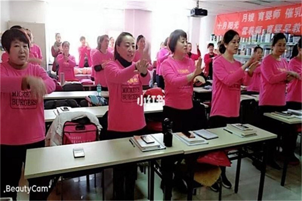 月嫂培训全攻略：从选机构到上岗的完整指南(图1)